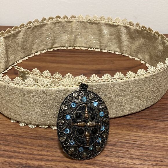 JJ Valaya designer belt for women Light Tan Fabric/lace with Oval Metal Buckle. - Picture 6 of 9